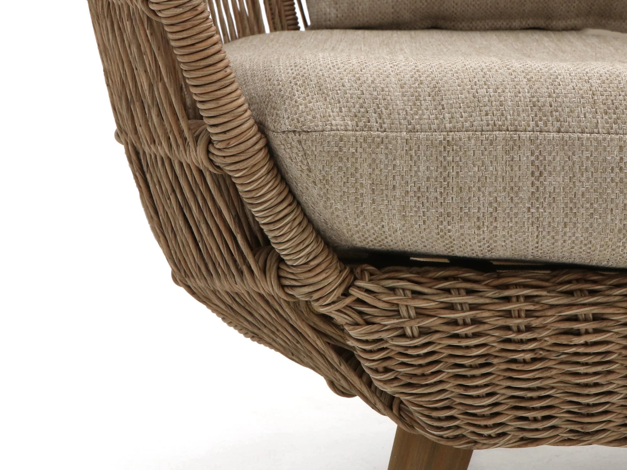 Mayfair armrest close-up – tightly braided HDPE rope finish by Outdoor Studio