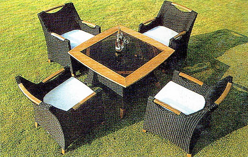 Brier Dining Set